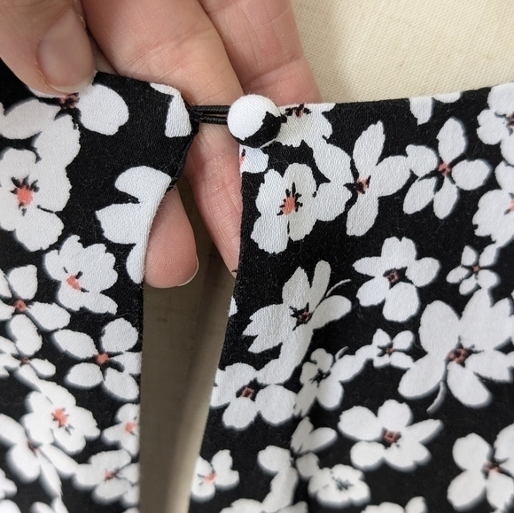 Ivy + Blu Women's Size 4 Black and White Floral Sleeveless Lined Midi Dress - Picture 8 of 12